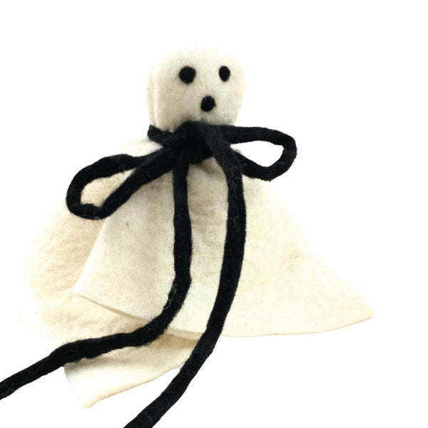 Hanging Felt Ghosts